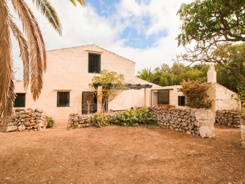 4 soveværelse Finca/Landehus til salg i Trebaluger med garage - € 1.200.000 (Ref: 9188400)