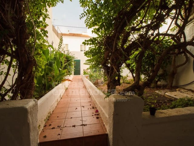 4 bedroom Townhouse for sale in Es Castell - € 421,000 (Ref: 9206768)