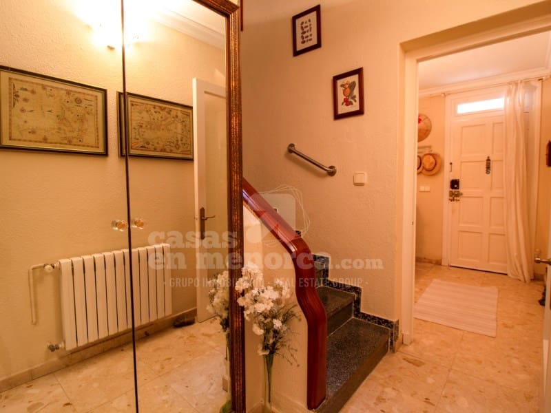 5 soveværelse Byhus til salg i Es Castell - € 615.000 (Ref: 9228837)