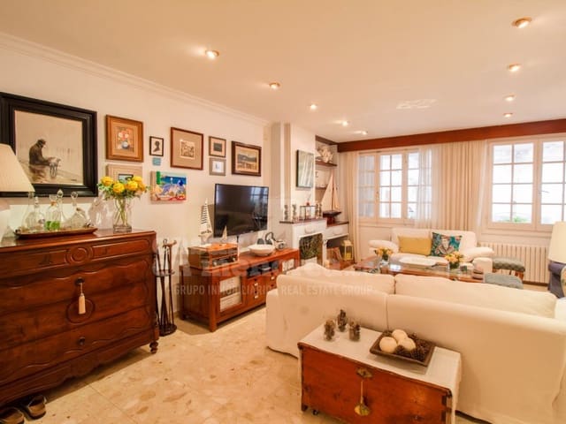 5 bedroom Townhouse for sale in Es Castell - € 615,000 (Ref: 9228837)