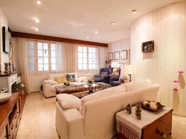 5 bedroom Townhouse for sale in Es Castell - € 615,000 (Ref: 9228837)