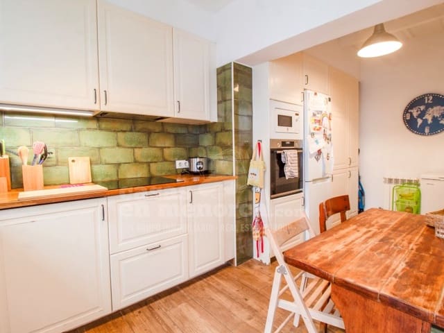 6 bedroom Townhouse for sale in Mahón / Maó - € 585,000 (Ref: 9285077)