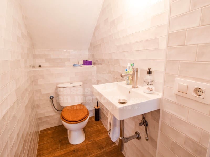 6 bedroom Townhouse for sale in Mahon / Mao - € 585,000 (Ref: 9285077)