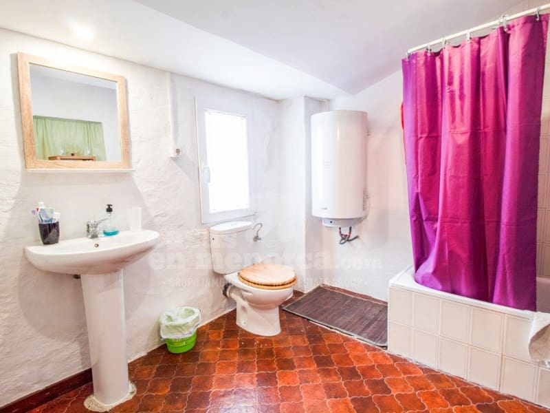 6 bedroom Townhouse for sale in Mahon / Mao - € 585,000 (Ref: 9285077)