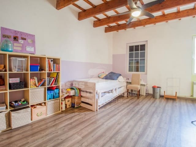 6 bedroom Townhouse for sale in Mahón / Maó - € 585,000 (Ref: 9285077)