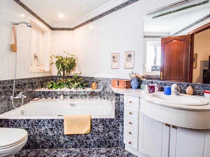 4 soverom Leilighet til salgs i Mahon / Mao med garasje - € 595 000 (Ref: 9312605)