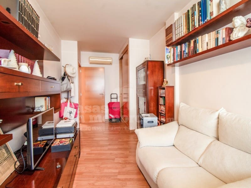 3 makuuhuone Huoneisto myytävänä paikassa Es Castell mukana uima-altaan - 384 000 € (Ref: 9353376)