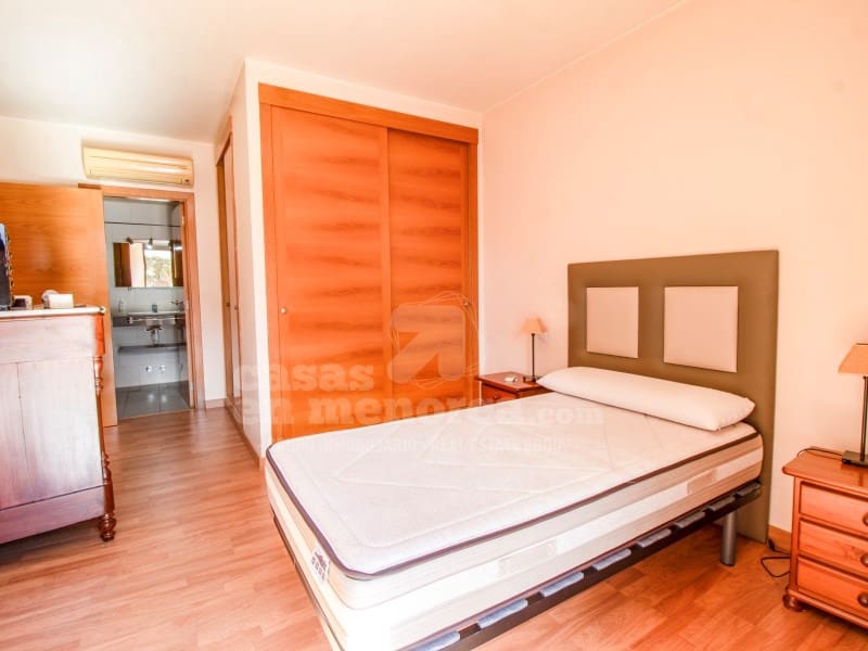 3 makuuhuone Huoneisto myytävänä paikassa Es Castell mukana uima-altaan - 384 000 € (Ref: 9353376)