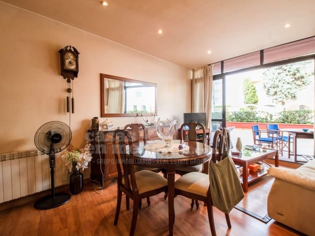 3 makuuhuone Huoneisto myytävänä paikassa Es Castell mukana uima-altaan - 384 000 € (Ref: 9353376)