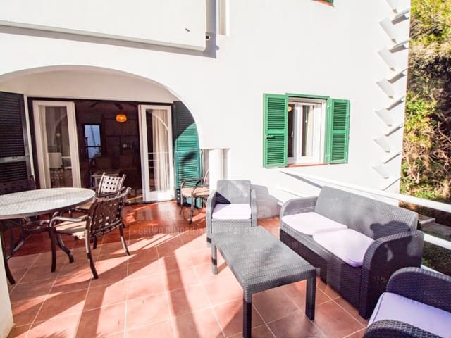 2 soveværelse Lejlighed til salg i Port d'Addaia, Es Mercadal med swimmingpool - € 325.000 (Ref: 9359767)