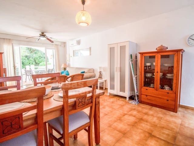 2 soveværelse Lejlighed til salg i Port d'Addaia, Es Mercadal med swimmingpool - € 325.000 (Ref: 9359767)