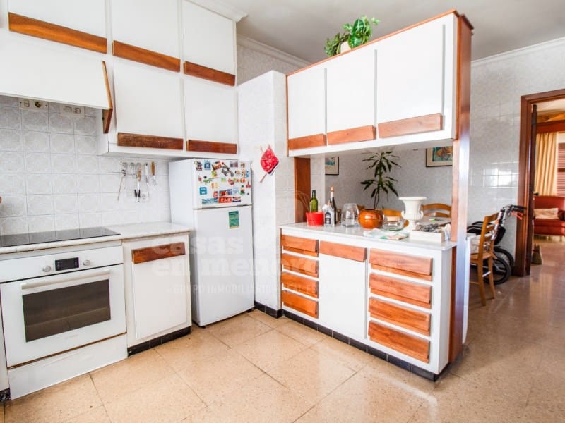 4 bedroom Flat for sale in Mahon / Mao - € 500,000 (Ref: 9385962)