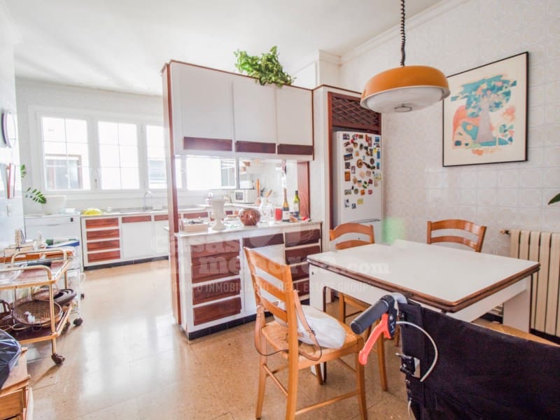 4 bedroom Flat for sale in Mahon / Mao - € 500,000 (Ref: 9385962)