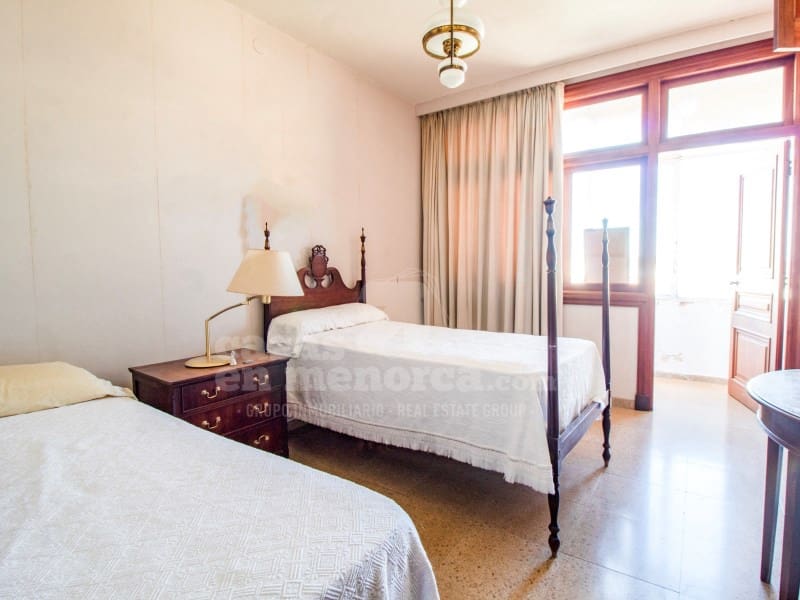 4 bedroom Flat for sale in Mahon / Mao - € 500,000 (Ref: 9385962)