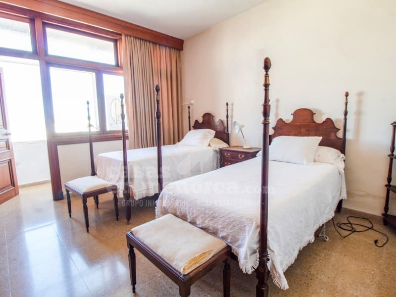 4 bedroom Flat for sale in Mahon / Mao - € 500,000 (Ref: 9385962)