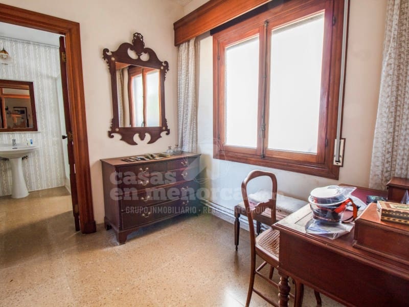 4 bedroom Flat for sale in Mahon / Mao - € 500,000 (Ref: 9385962)