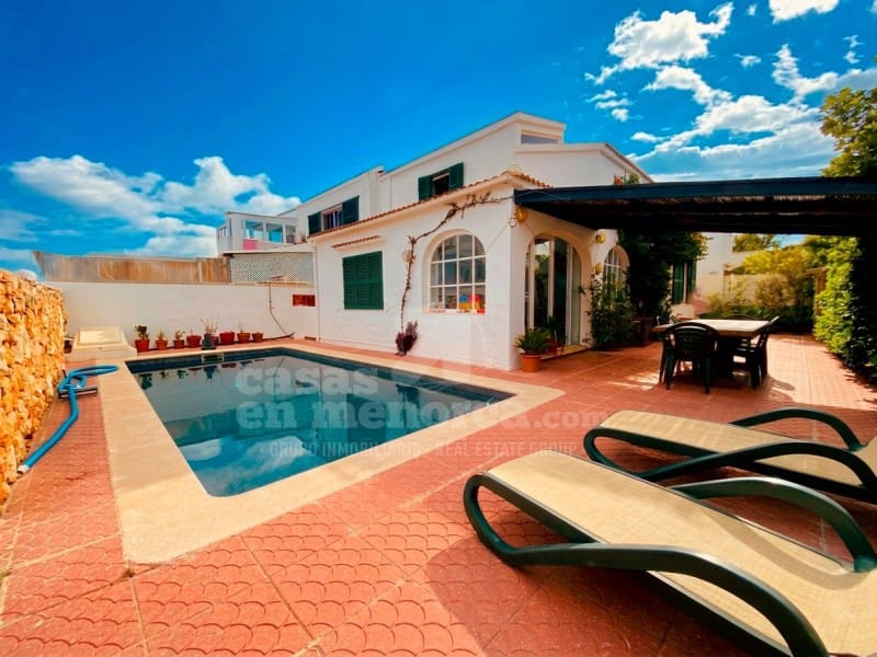 3 bedroom Villa for sale in Cala Blanca with pool - € 682,000 (Ref: 9388195)
