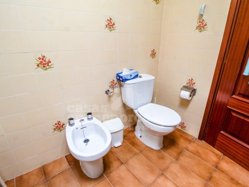 4 bedroom Townhouse for sale in Alayor / Alaior with garage - € 425,000 (Ref: 9406446)