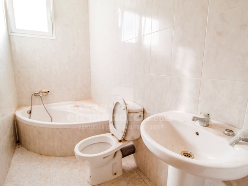 6 soveværelse Byhus til salg i Es Castell - € 550.000 (Ref: 9430953)