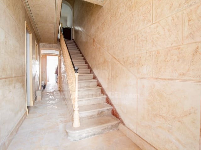 6 soveværelse Byhus til salg i Es Castell - € 550.000 (Ref: 9430953)