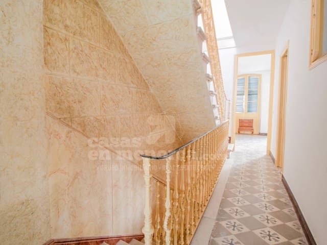 6 soveværelse Byhus til salg i Es Castell - € 550.000 (Ref: 9430953)