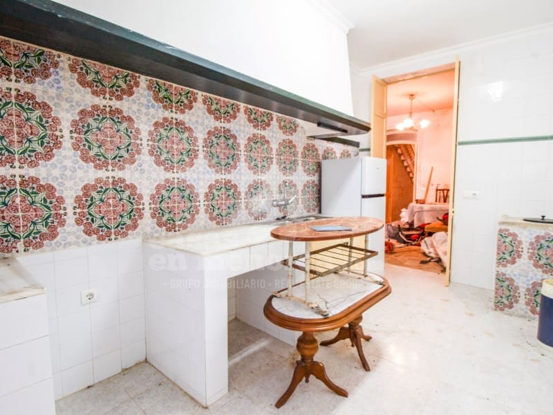 6 soveværelse Byhus til salg i Es Castell - € 550.000 (Ref: 9430953)