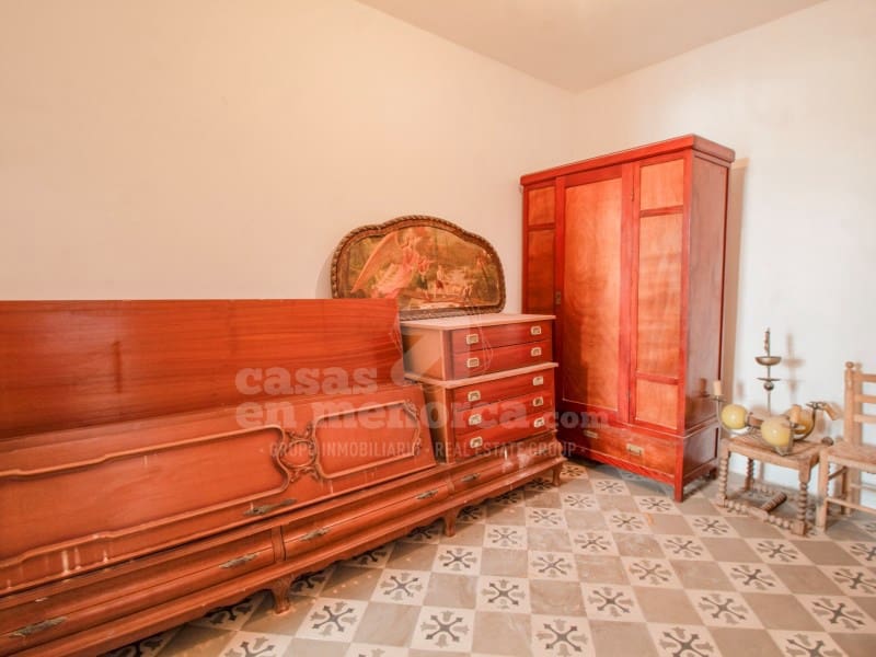 6 soveværelse Byhus til salg i Es Castell - € 550.000 (Ref: 9430953)