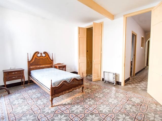 6 soveværelse Byhus til salg i Es Castell - € 550.000 (Ref: 9430953)