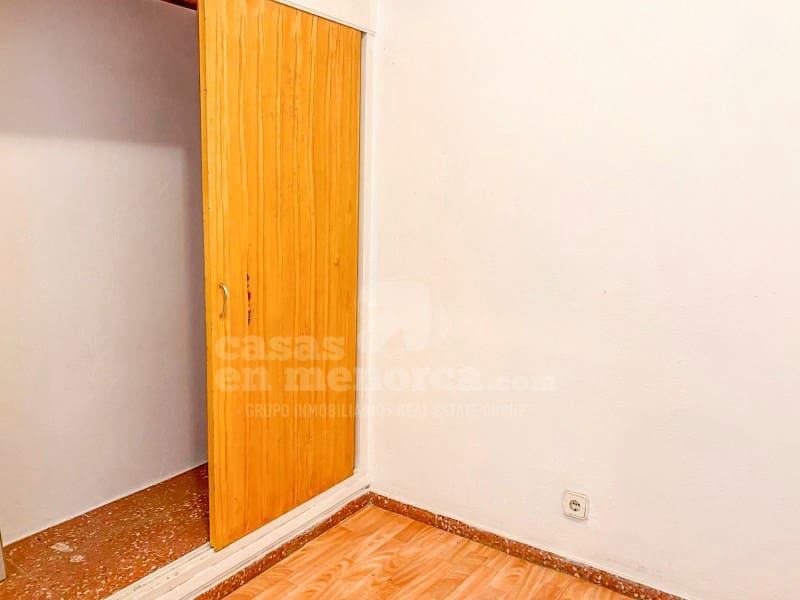 2 slaapkamer Flat te koop in Es Castell - € 190.000 (Ref: 9452097)