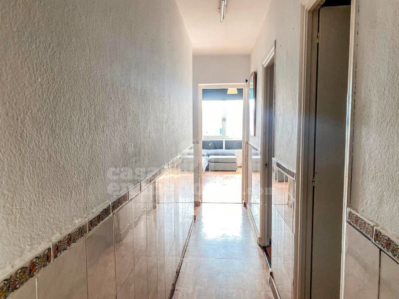 2 slaapkamer Flat te koop in Es Castell - € 190.000 (Ref: 9452097)