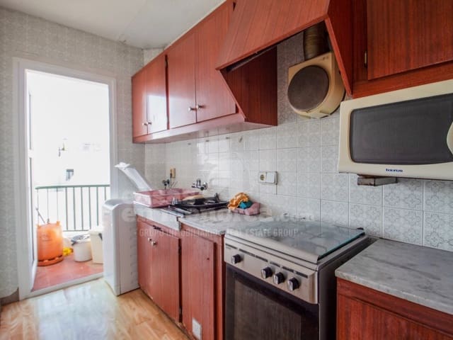 2 slaapkamer Flat te koop in Es Castell - € 190.000 (Ref: 9452097)