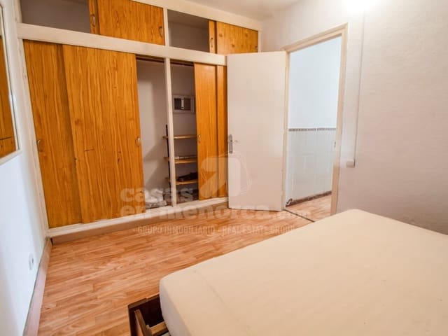 2 slaapkamer Flat te koop in Es Castell - € 190.000 (Ref: 9452097)