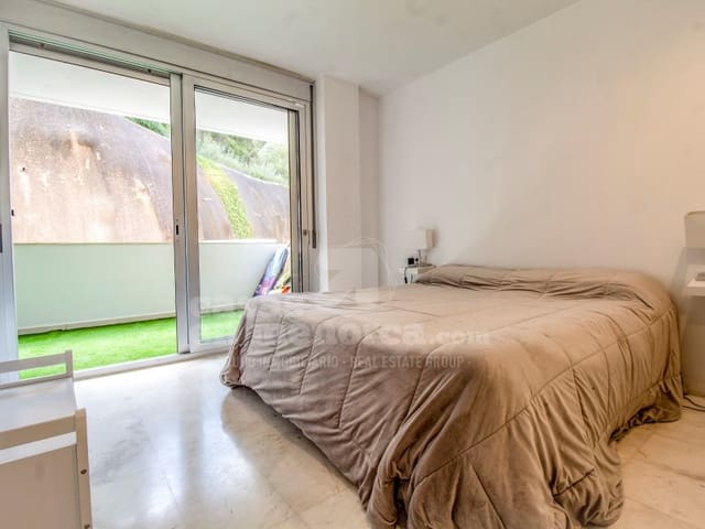 2 bedroom Flat for sale in Mahón / Maó with pool - € 470,000 (Ref: 9452098)