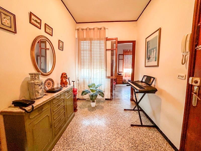 3 bedroom Flat for sale in Ciutadella de Menorca - € 330,000 (Ref: 9474956)