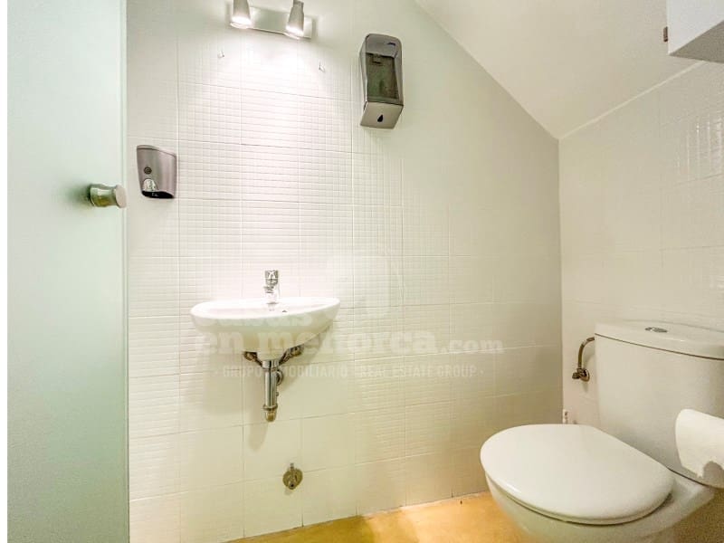 Commercial for sale in Ciutadella de Menorca - € 318,000 (Ref: 9528139)