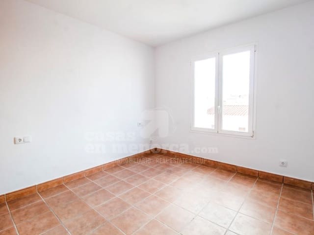 3 makuuhuone Asunto myytävänä paikassa Es Castell - 295 000 € (Ref: 9561752)