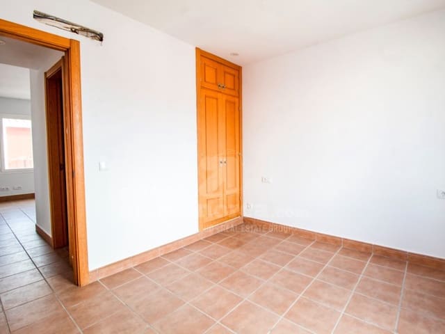 3 makuuhuone Asunto myytävänä paikassa Es Castell - 295 000 € (Ref: 9561752)