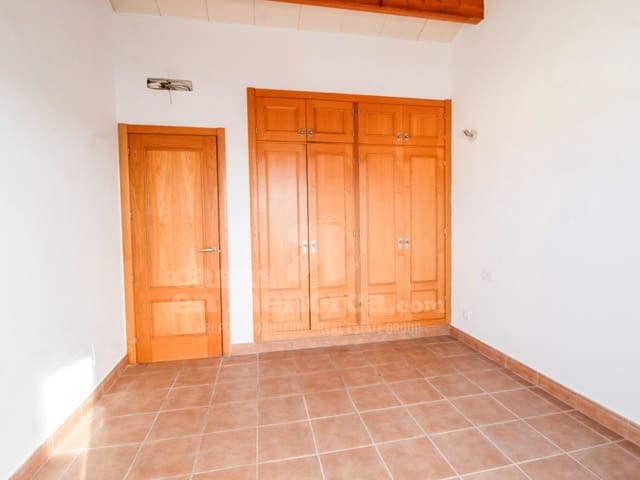 3 makuuhuone Asunto myytävänä paikassa Es Castell - 295 000 € (Ref: 9561752)