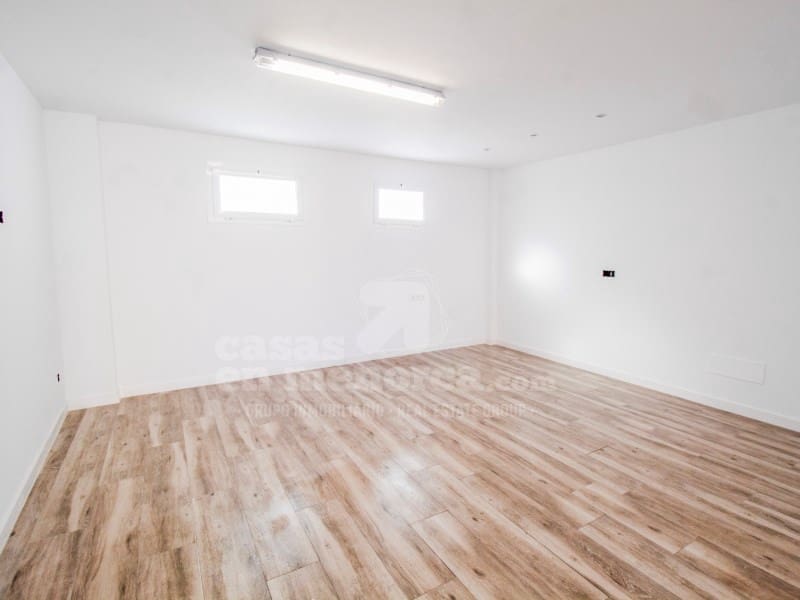 Autotalli myytävänä paikassa Es Castell - 104 000 € (Ref: 9561753)