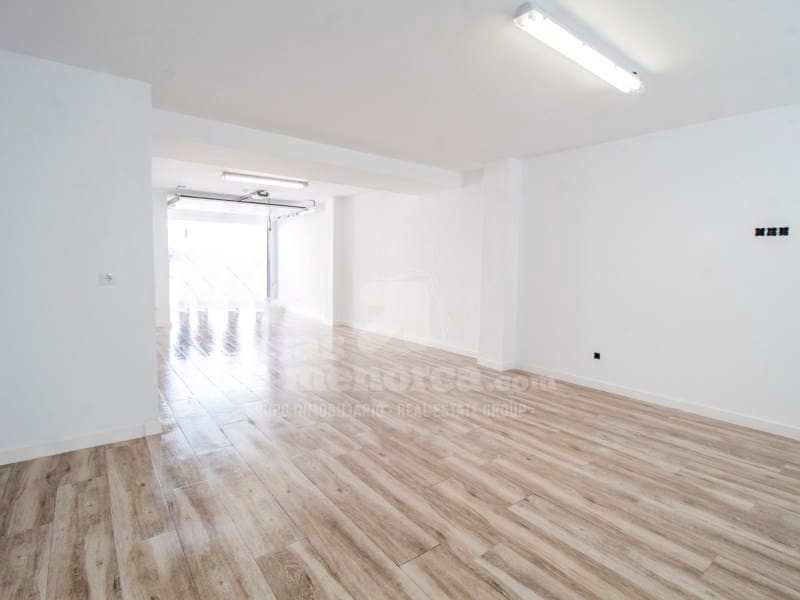 Autotalli myytävänä paikassa Es Castell - 104 000 € (Ref: 9561753)