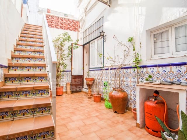 3 bedroom Townhouse for sale in Mahón / Maó with garage - € 360,000 (Ref: 9611315)