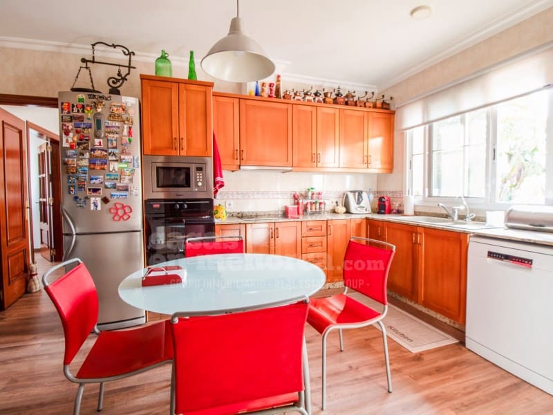 4 bedroom Villa for sale in Trebaluger with pool garage - € 1,150,000 (Ref: 9611317)