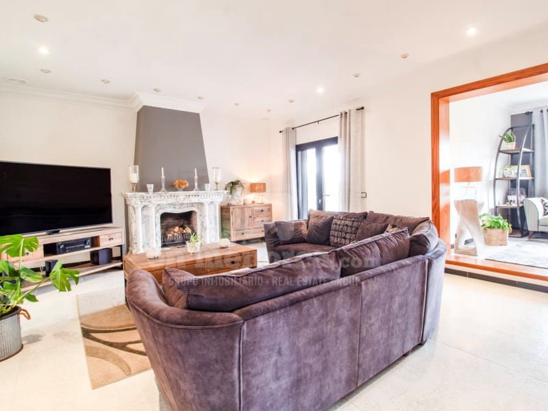 4 soveværelse Finca/Landehus til salg i Alayor / Alaior med swimmingpool garage - € 1.395.000 (Ref: 9674023)