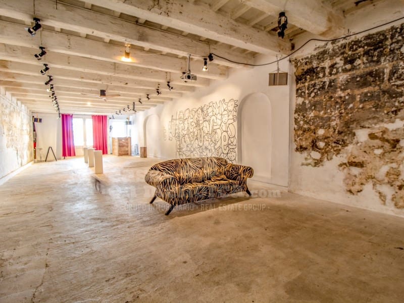 Commercial for sale in Mahon / Mao - € 695,000 (Ref: 9690392)