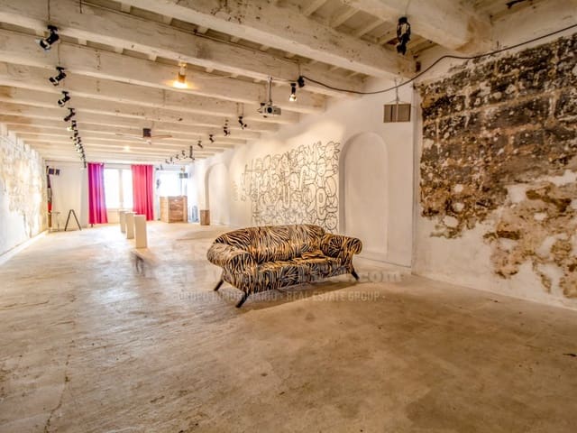 Kaupallinen myytävänä paikassa Mahón / Maó - 695 000 € (Ref: 9690392)