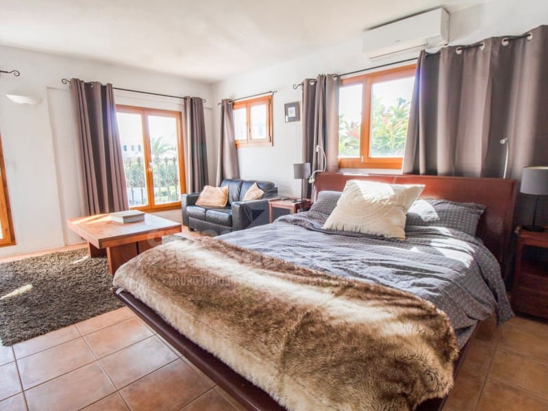 6 quarto Moradia para venda em Es Castell com piscina garagem - 1 250 000 € (Ref: 9698721)