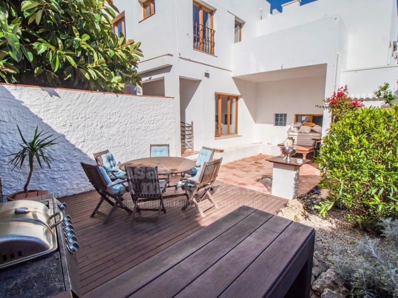 6 quarto Moradia para venda em Es Castell com piscina garagem - 1 250 000 € (Ref: 9698721)