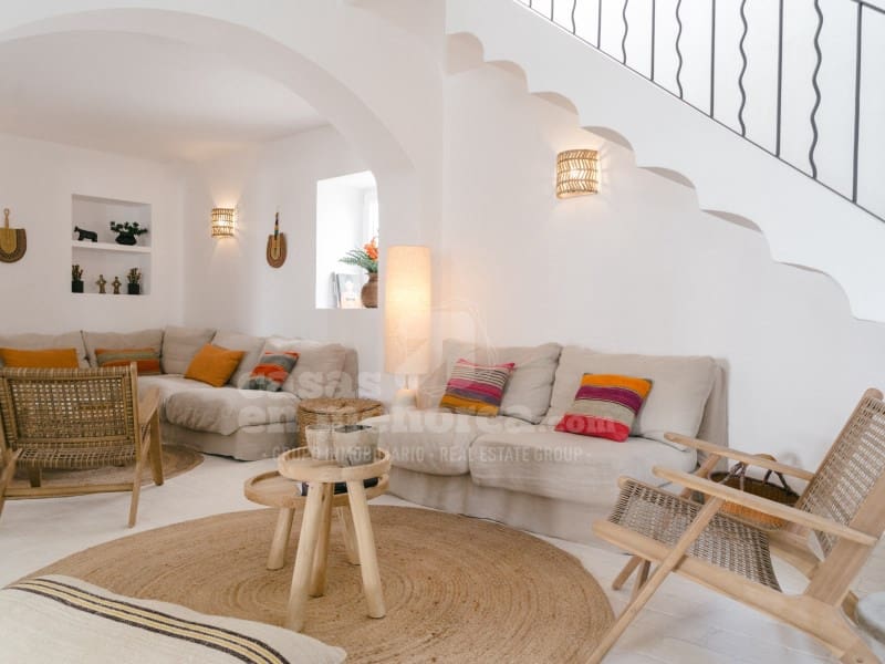 5 soveværelse Villa til salg i Es Castell med swimmingpool - € 1.200.000 (Ref: 9738396)