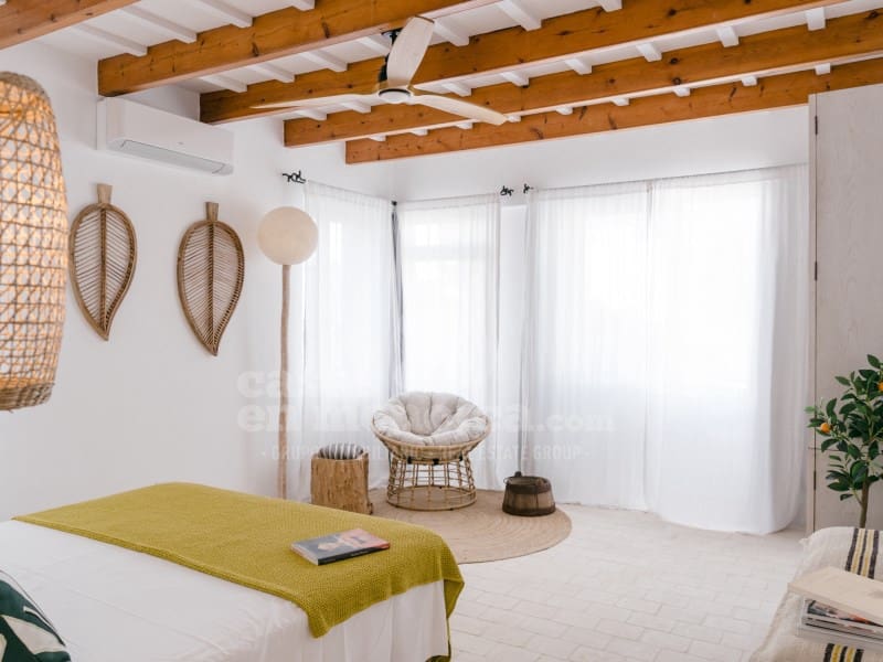 5 soveværelse Villa til salg i Es Castell med swimmingpool - € 1.200.000 (Ref: 9738396)