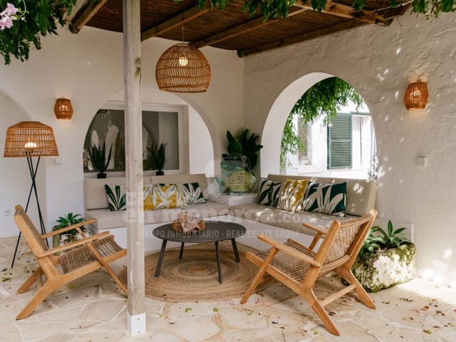 5 makuuhuone Huvila myytävänä paikassa Es Castell mukana uima-altaan - 1 200 000 € (Ref: 9738396)